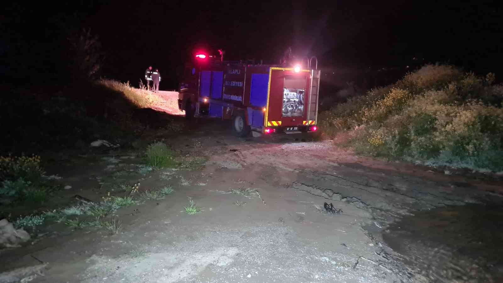 ZONGULDAK (İHA) - ZONGULDAK’IN ALAPLI İLÇESİNDE, MOLLABEY ÇAYI'NDAN OTOMOBİLLE GEÇMEYE