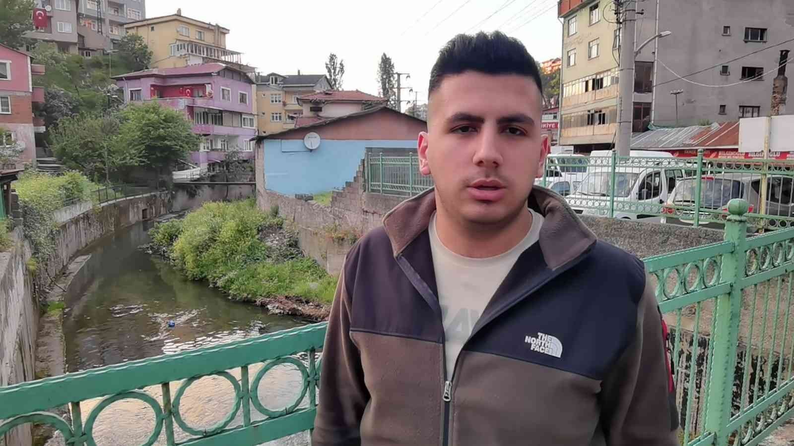 ZONGULDAK’TA ÇAYDAMAR MAHALLESİNDE DEREDE GÖRÜLEN SU SAMURU GÖRENLERİ ŞAŞKINA ÇEVİRDİ.