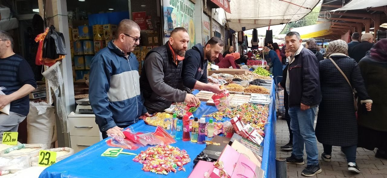 Devrek’te Ramazan Bayramı öncesi bereketi RAMAZAN AYININ SON GÜNLERİNİN YAKLAŞMASI VE RAMAZAN BAYRAMINA SAYILI GÜNLER