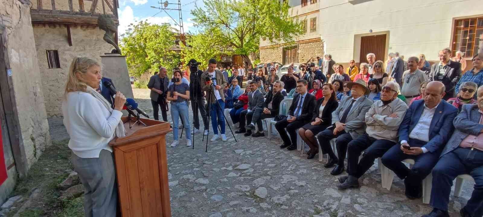 "LA DİVA TURCA", "LA GENCER", "LA REGİNA" OLARAK ÜN KAZANAN