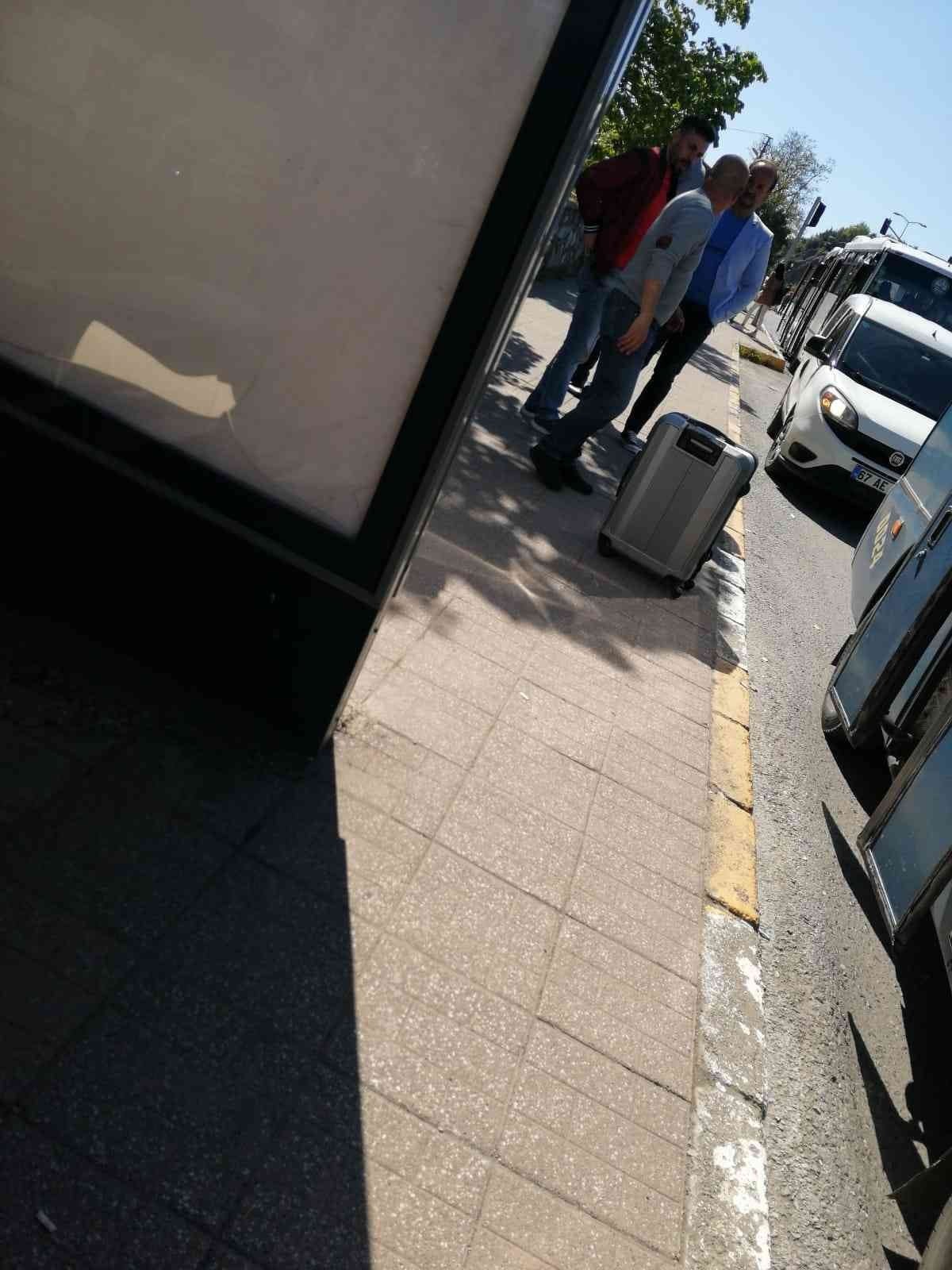 ZONGULDAK’TA DURAKTA UNUTULAN VALİZ EKİPLERİ HAREKETE GEÇİRDİ.