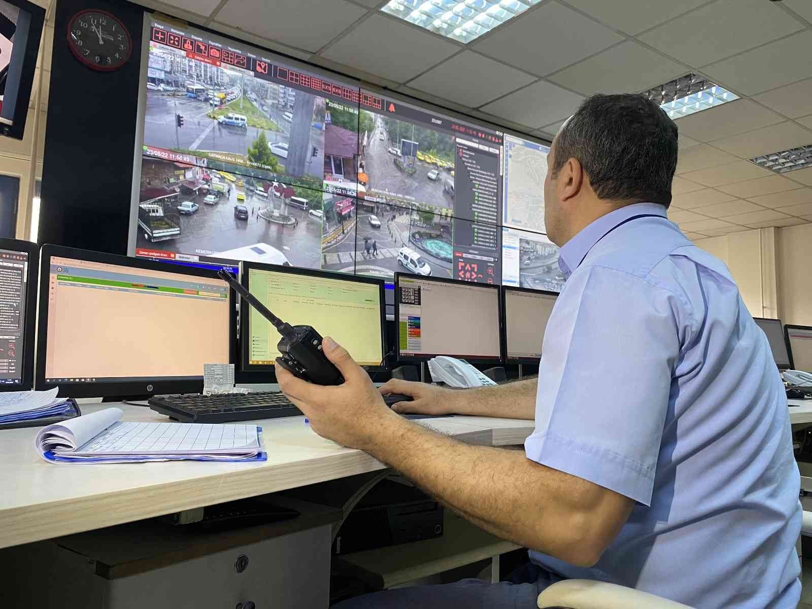 Ehliyeti alınan sürücülerin trafiğe çıkması ‘Kara Liste’ uygulamasıyla engelleniyor UYGULAMADA PLAKA TANIMA SİSTEMİ VE KENT GÜVENLİK YÖNETİM SİSTEMİNE BAĞLI