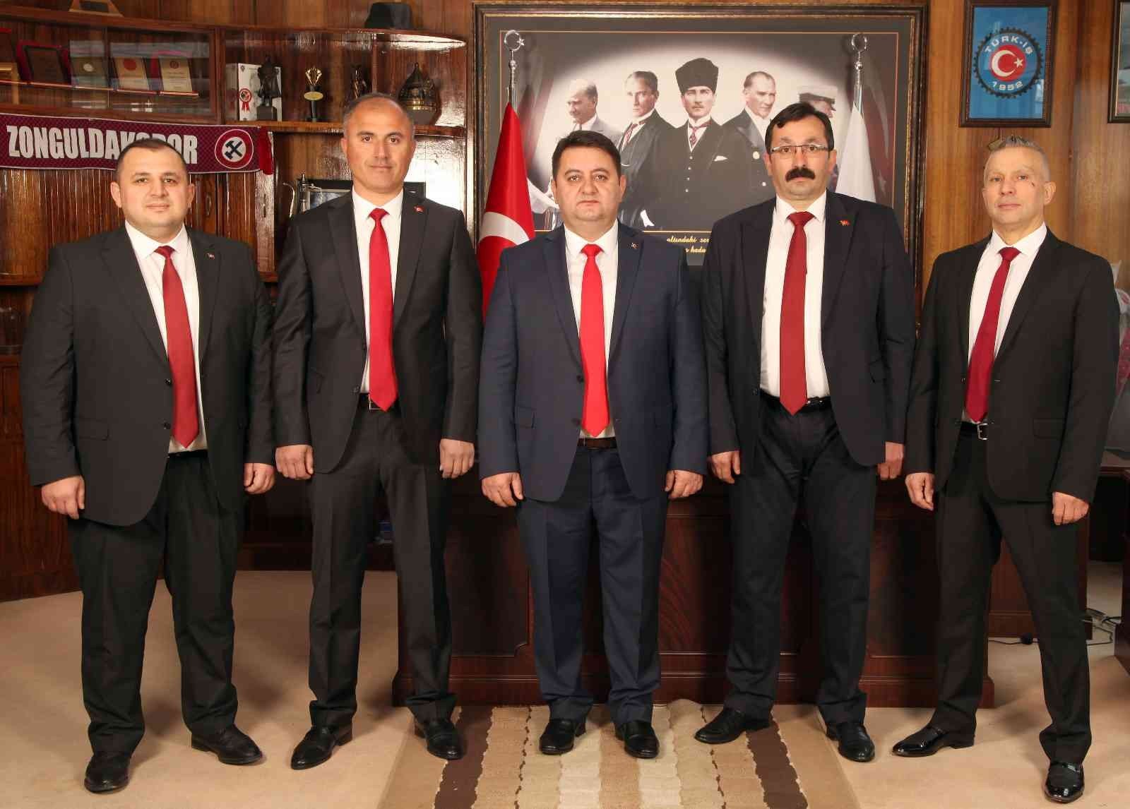 GENEL MADEN İŞÇİLERİ SENDİKASI (GMİS) YÖNETİM KURULU ADINA AÇIKLAMA YAPAN