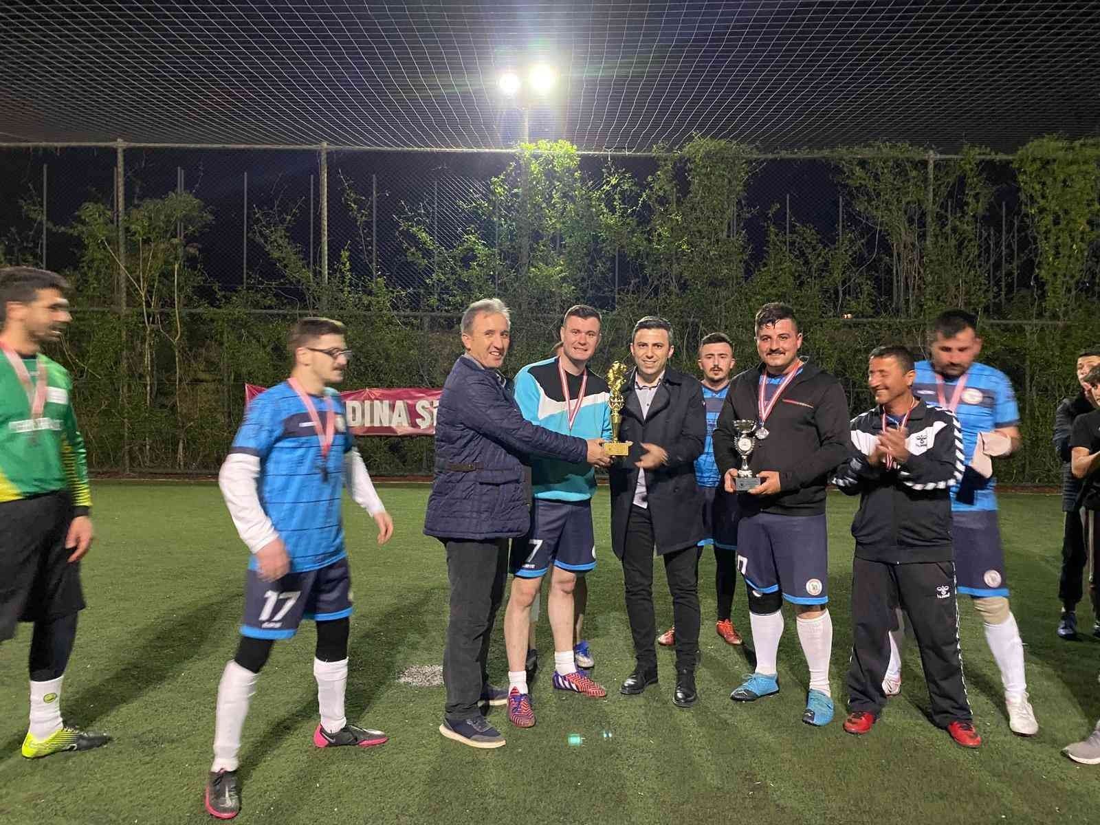 Hanönü’deki halı saha futbol turnuvasında kupa gençlerin oldu HANÖNÜ’DE HALI SAHA FUTBOL TURNUVASINDA KUPA GENÇLERİN OLDU