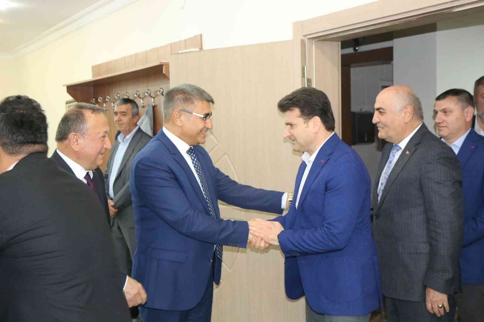 KARABÜK'TE RAMAZAN BAYRAMI DOLAYISIYLA BİR ARAYA GELEN İL PROTOKOLÜ BAYRAMLAŞTI.