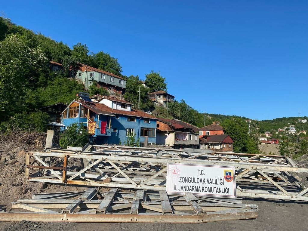 ZONGULDAK’IN KİLİMLİ İLÇESİ GELİK BELDESİNDE İNŞAATTAN 4 TON DEMİR ÇALAN