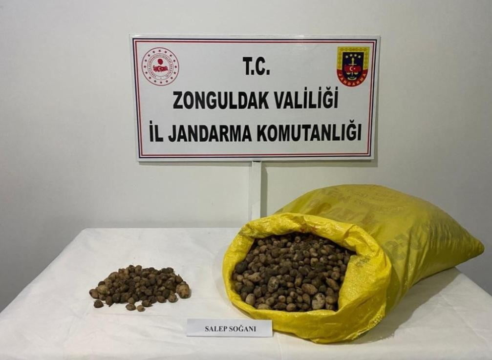 ZONGULDAK’IN EREĞLİ İLÇESİNDE DUR İHTARINA UYMAYARAK KAÇMAYA ÇALIŞAN OTOMOBİL JANDARMA