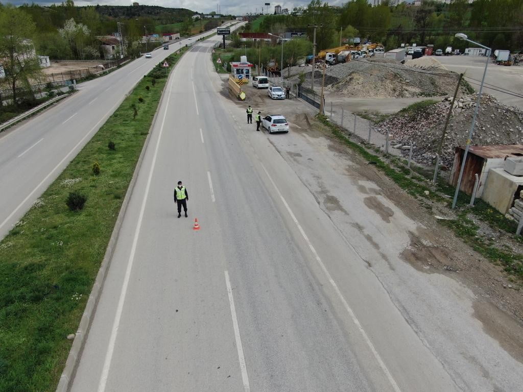Jandarmadan bayram öncesi dronlu denetim KASTAMONU İL JANDARMA KOMUTANLIĞI JANDARMA TRAFİK EKİPLERİNCE KASTAMONU MERKEZ VE