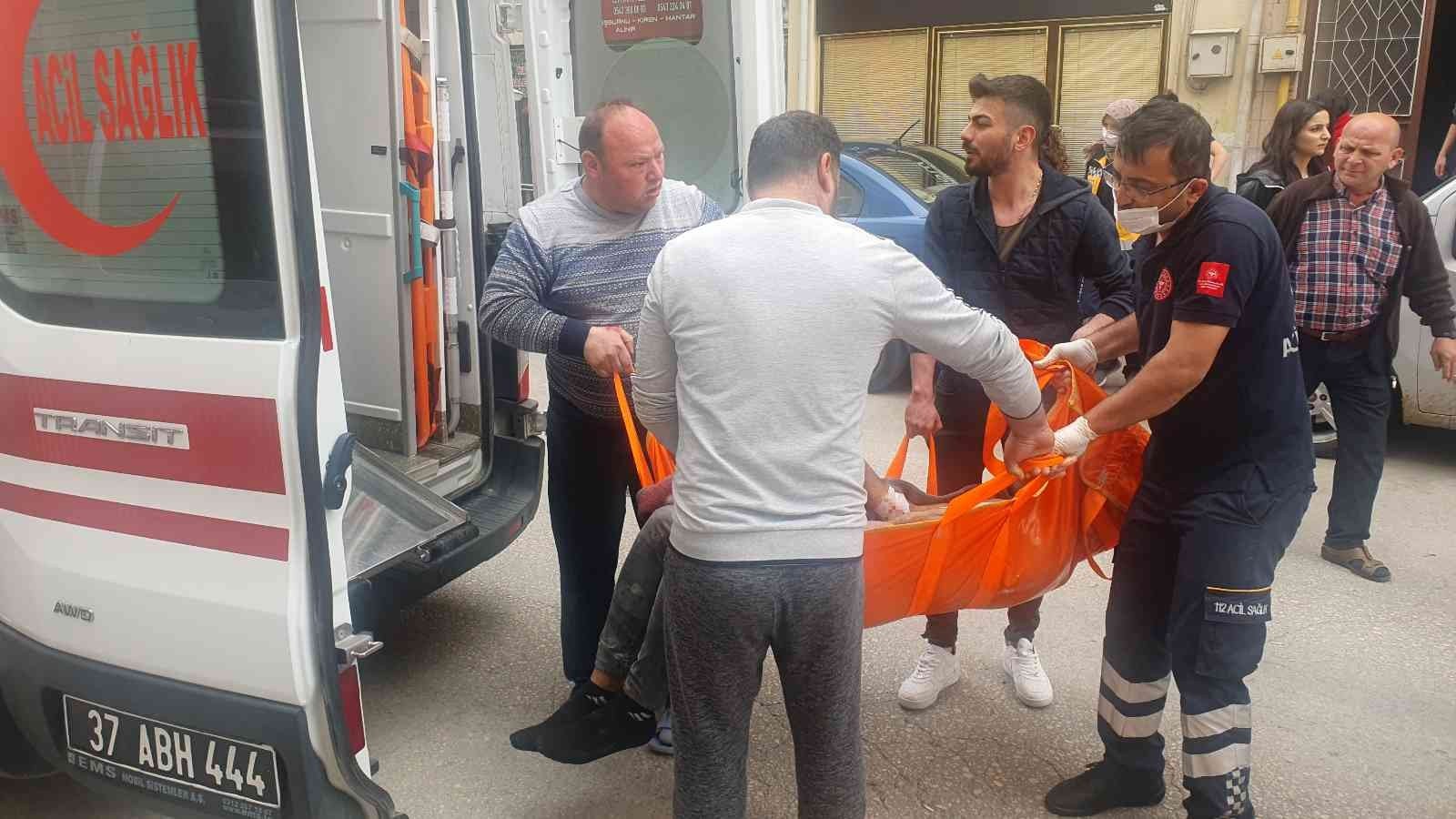 KASTAMONU’DA ÇIKAN BIÇAKLI KAVGADA YARALANAN ŞAHIS HASTANEYE KALDIRILDI