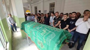 KOCAELİ’NİN KÖRFEZ İLÇESİ KUZEY MARMARA OTOYOLU’NDA ARIZALANAN TIRINDAN İNEREK, BAŞKA