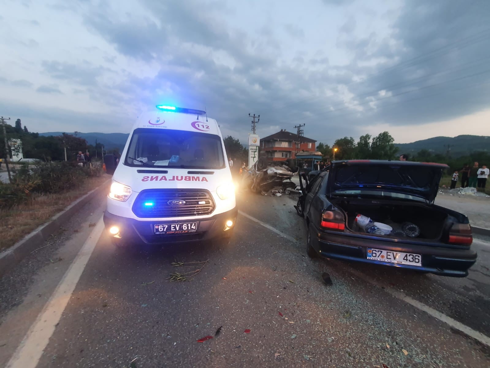 ZONGULDAK'TA İKİ ARACIN ÇARPIŞTIĞI KAZADA 1'İ AĞIR 2 KİŞİ YARALANDI.