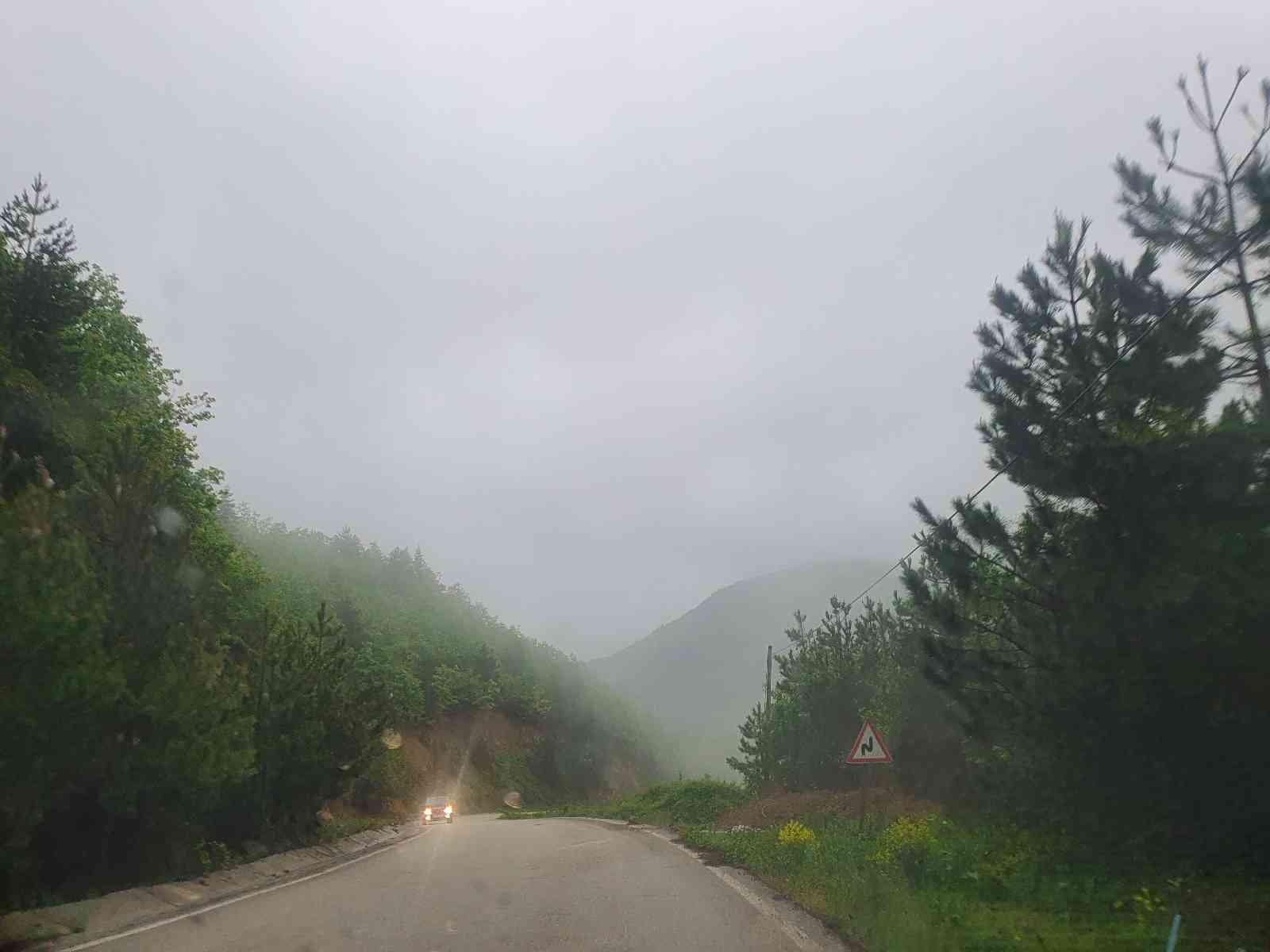 KASTAMONU'DA KÜRE DAĞLARI'NDA GÖRÜŞ MESAFESİNİ 40 METREYE KADAR DÜŞÜREN SİS,