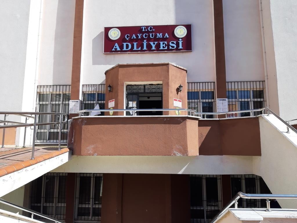 ZONGULDAK’IN ÇAYCUMA İLÇESİNDE BELEDİYE OTOBÜSÜNE AİT OLAN BOZUK PARA KASASINI