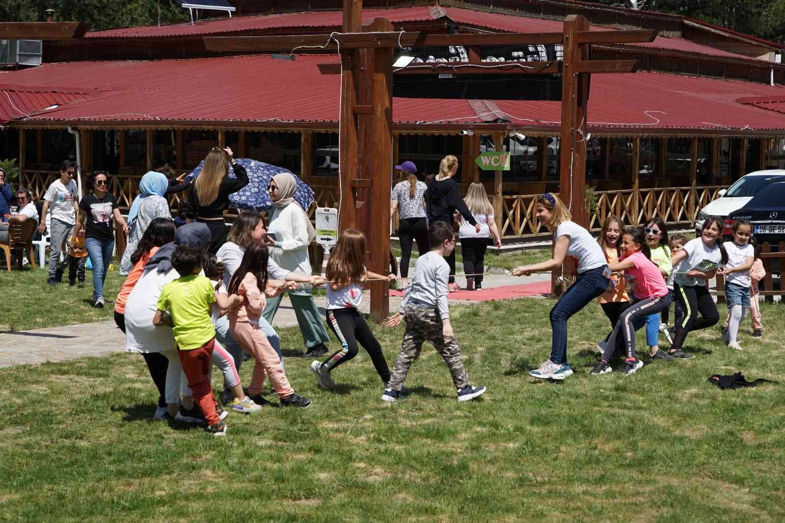 Pandemide en ön saflarda yer alan hemşireler piknikte stres attılar KORONAVİRÜS PANDEMİSİNDE ÖN EN SAFLARDA YER ALARAK MÜCADELE EDEN HEMŞİRE