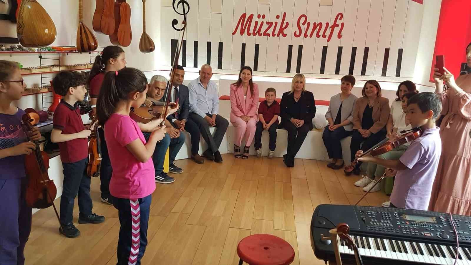 ZONGULDAK’TA ON BİN OKUL İYİLEŞTİRME PROJESİ KAPSAMINDA KAPUZ İLKOKULUNA MÜZİK