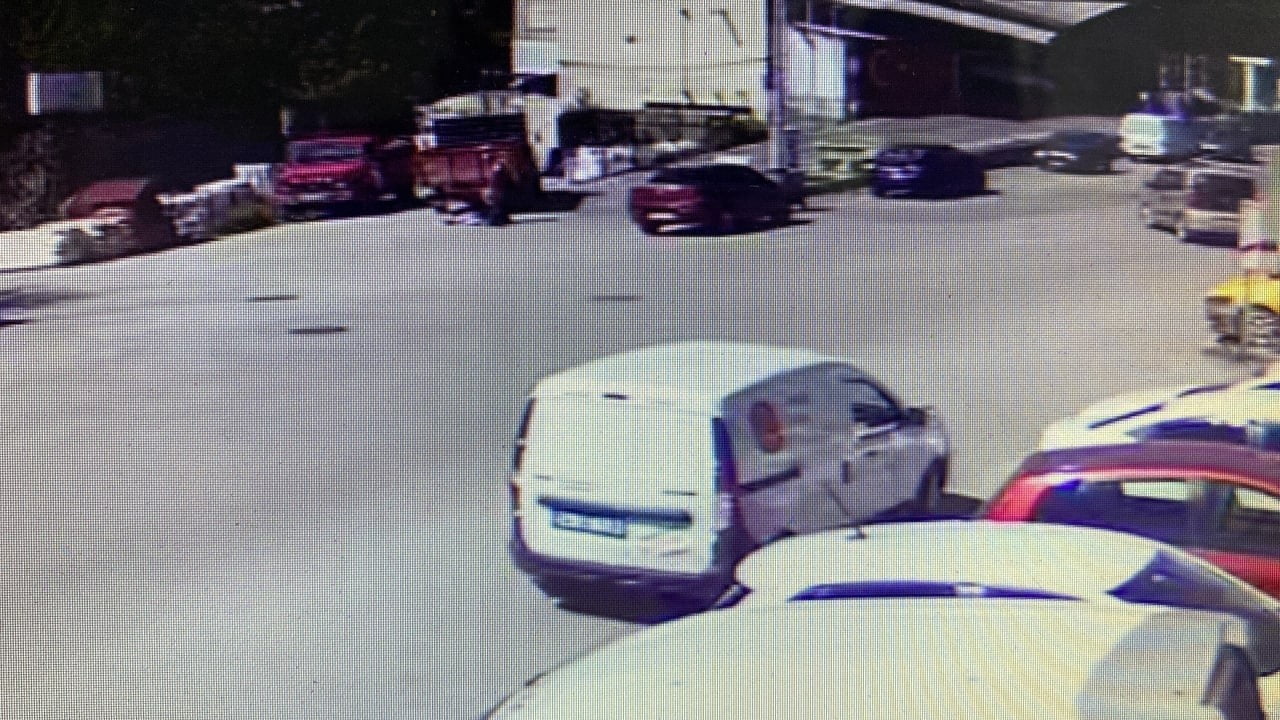 KARABÜK’TE YAŞLI KADININ GERİ GERİ GELEN KAMYONUN ALTINDA KALARAK AĞIR