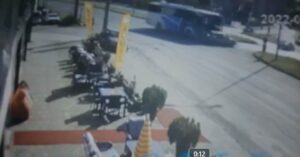 BARTIN'DA YOLCU OTOBÜSÜ İLE OTOMOBİLİN ÇARPIŞTIĞI KAZADA 1 KİŞİ HAFİF