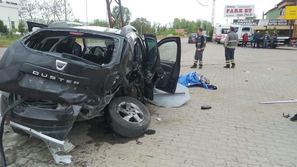 ZONGULDAK’IN GÖKÇEBEY İLÇESİNDE İKİ OTOMOBİLİN ÇARPIŞMASI SONUCU 1 KİŞİ ÖLDÜ