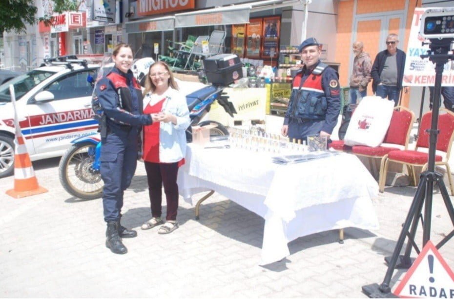 ZONGULDAK'TA YAYALAR İÇİN BEŞ ADIMDA GÜVENLİ TRAFİK KONULU UYGULAMALI TRAFİK