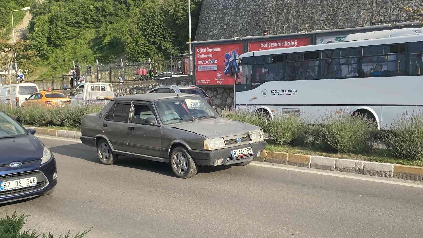 ÇARPMANIN ETKİSİYLE KÜÇÜK ÇOCUK AYAĞINDAN AĞIR ŞEKİLDE YARALANDI. ÇEVREDEKİLERİN HABER