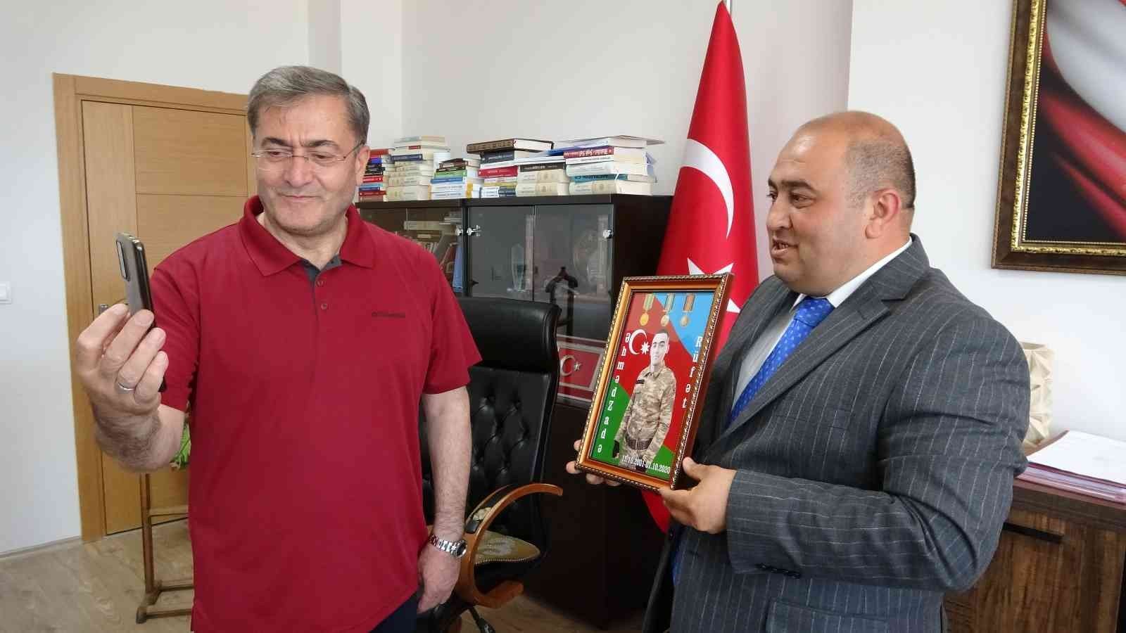 Karabağ şehidi Rıfat’ın annesine eğitim gördüğü üniversiteden vefa KASTAMONU ÜNİVERSİTESİ İKTİSAT FAKÜLTESİ ÖĞRENCİSİYKEN OKULUNU DONDURARAK GÖNÜLLÜ OLARAK KARABAĞ