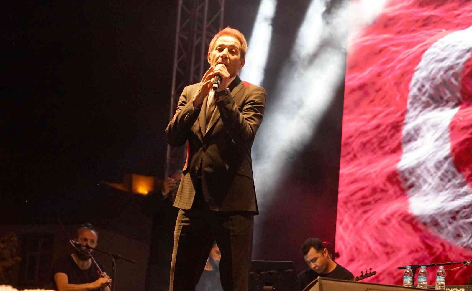 KASTAMONU BELEDİYESİ TARAFINDAN ORGANİZE EDİLEN TÜRK DÜNYASI GÜNLERİ’NDE ÜNLÜ SANATÇI