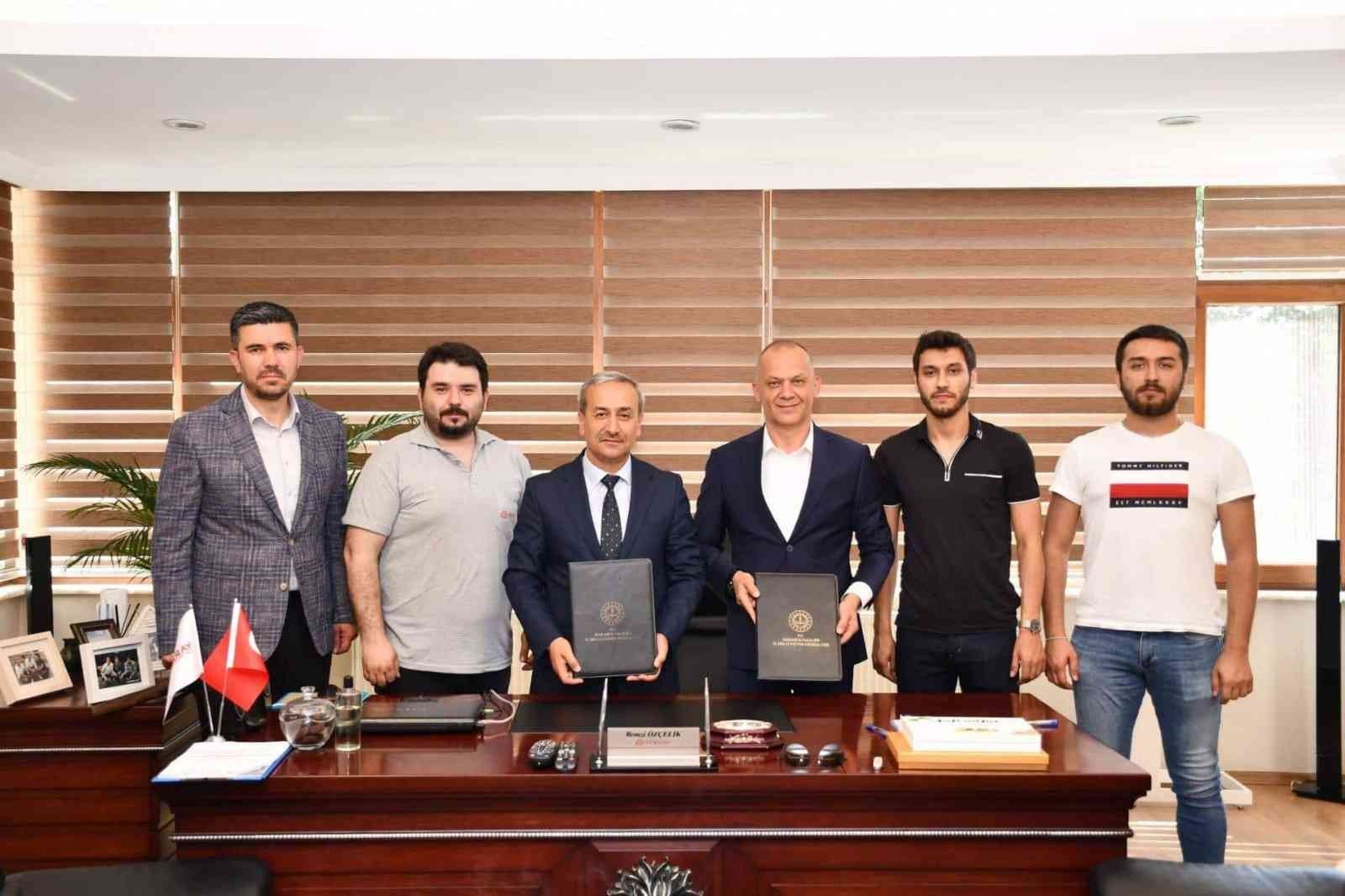 İL MİLLÎ EĞİTİM MÜDÜRÜ NEVZAT AKBAŞ VE ÇELİKOĞLU DEMİR ÇELİK