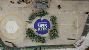 ZONGULDAK'TA YÜZLERCE ÖĞRENCİ SUNDUKLARI KAREOGRAFİSİ İLE ÇEVRE HAFTASINA DAMGA VURDU.