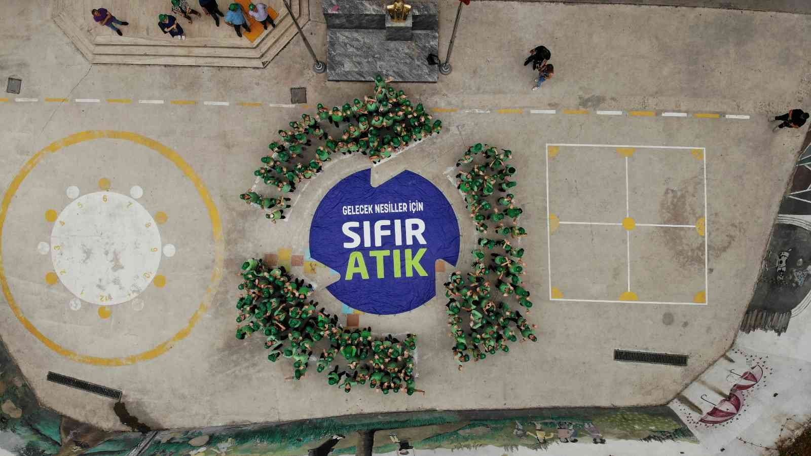 ZONGULDAK'TA YÜZLERCE ÖĞRENCİ SUNDUKLARI KAREOGRAFİSİ İLE ÇEVRE HAFTASINA DAMGA VURDU.