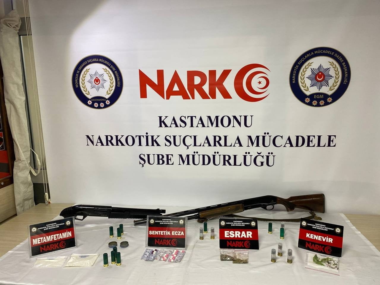 Tahliye olur olmaz genital bölgesine sakladığı 50 bin TL değerindeki uyuşturucuyla yakalandı KASTAMONU'DA UYUŞTURUCU OPERASYONUNDA TUTUKLANAN VE BİR SÜRE SONRA TAHLİYE EDİLEN