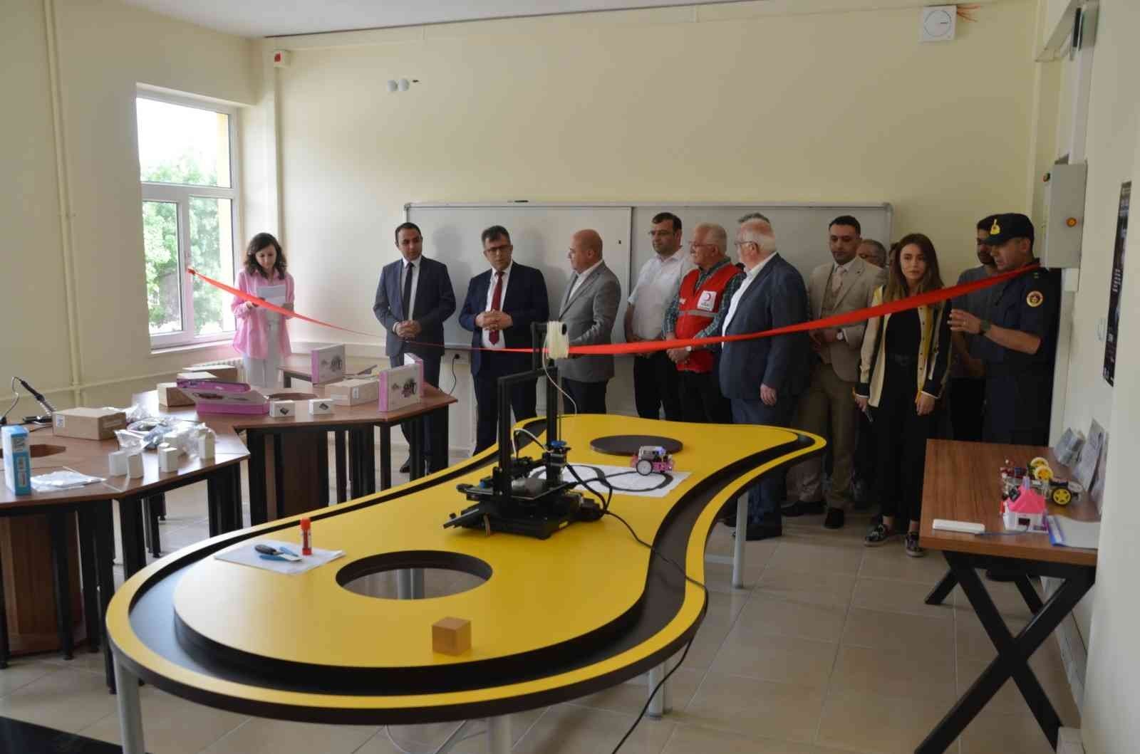 KASTAMONU’NUN TAŞKÖPRÜ İLÇESİNDE TEKNOLOJİ VE EĞİTİM ANLAMINDA BİR İLK GERÇEKLEŞTİRİLDİ.