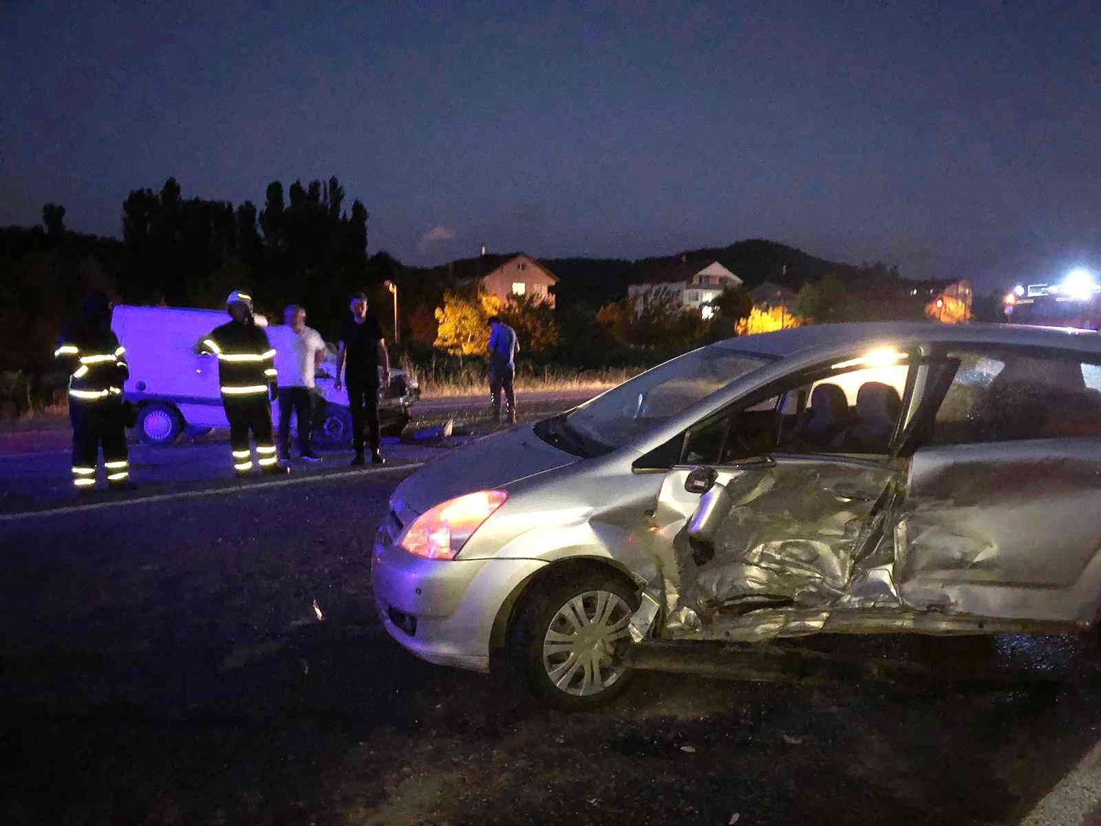 Zonguldak’ta trafik kazası: 2 yaralı ZONGULDAK’IN ÇAYCUMA İLÇESİNDE MEYDANA GELEN TRAFİK KAZASINDA 2 KİŞİ YARALANDI.