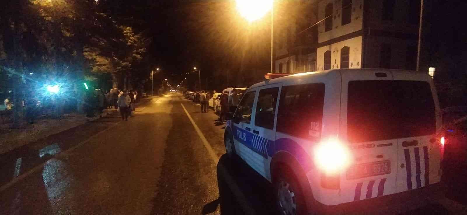 KASTAMONU’NUN DADAY İLÇESİNDE KARŞIYA GEÇMEK İSTEYEN YAYAYA ÇARPAN OTOMOBİLİN SÜRÜCÜSÜ,