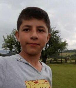 KASTAMONU’NUN AZDAVAY İLÇESİNDE BABASINA AİT TÜFEĞİ TEMİZLEDİĞİ SIRADA KAZARA ATEŞ