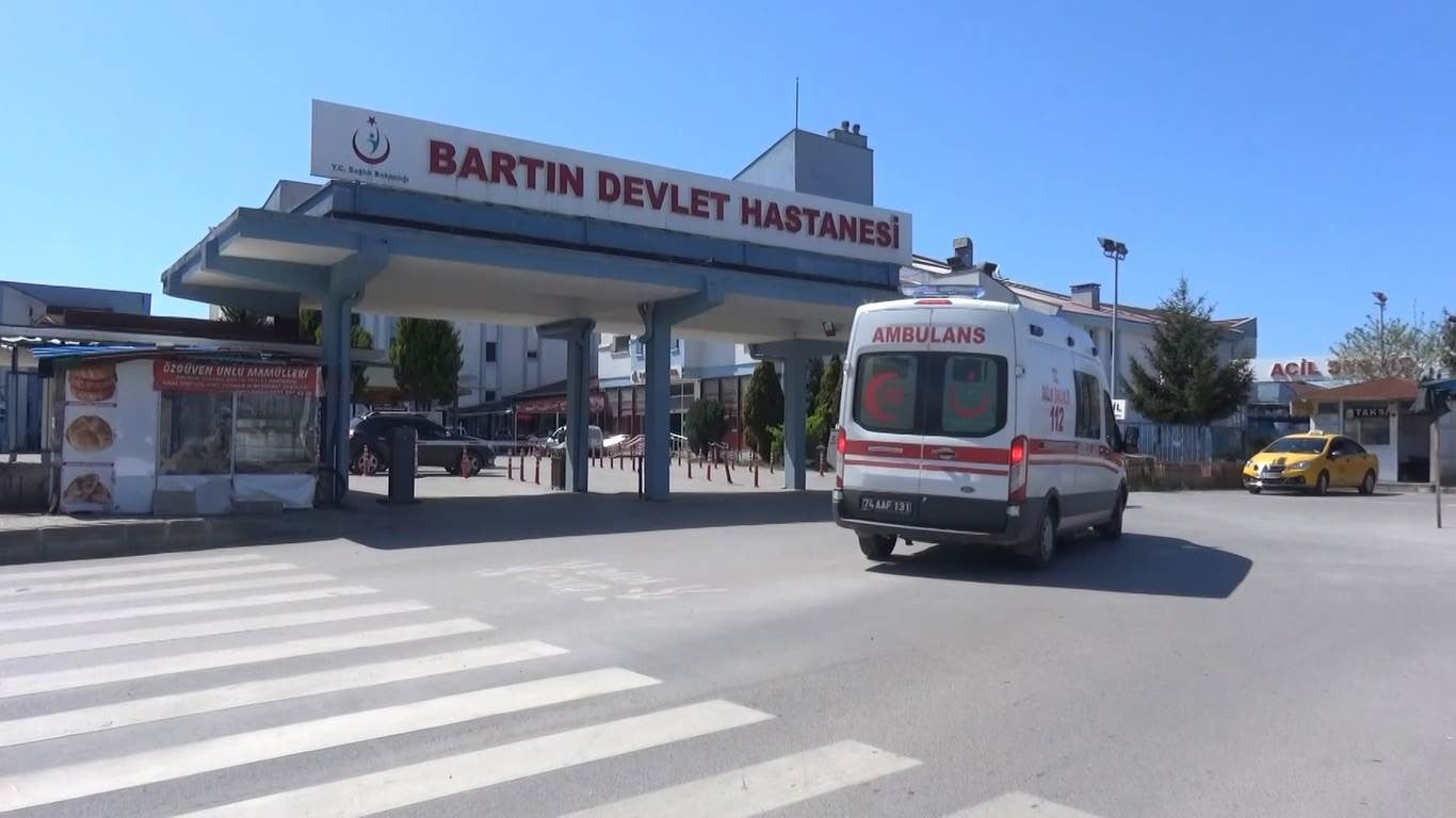 Deni̇zde Fenalaşan Yaşlı Adam Hayatını Kaybetti̇ BARTIN’IN İNKUMU PLAJINDA SERİNLEMEK İÇİN DENİZE GİREN VE BİR ANDA