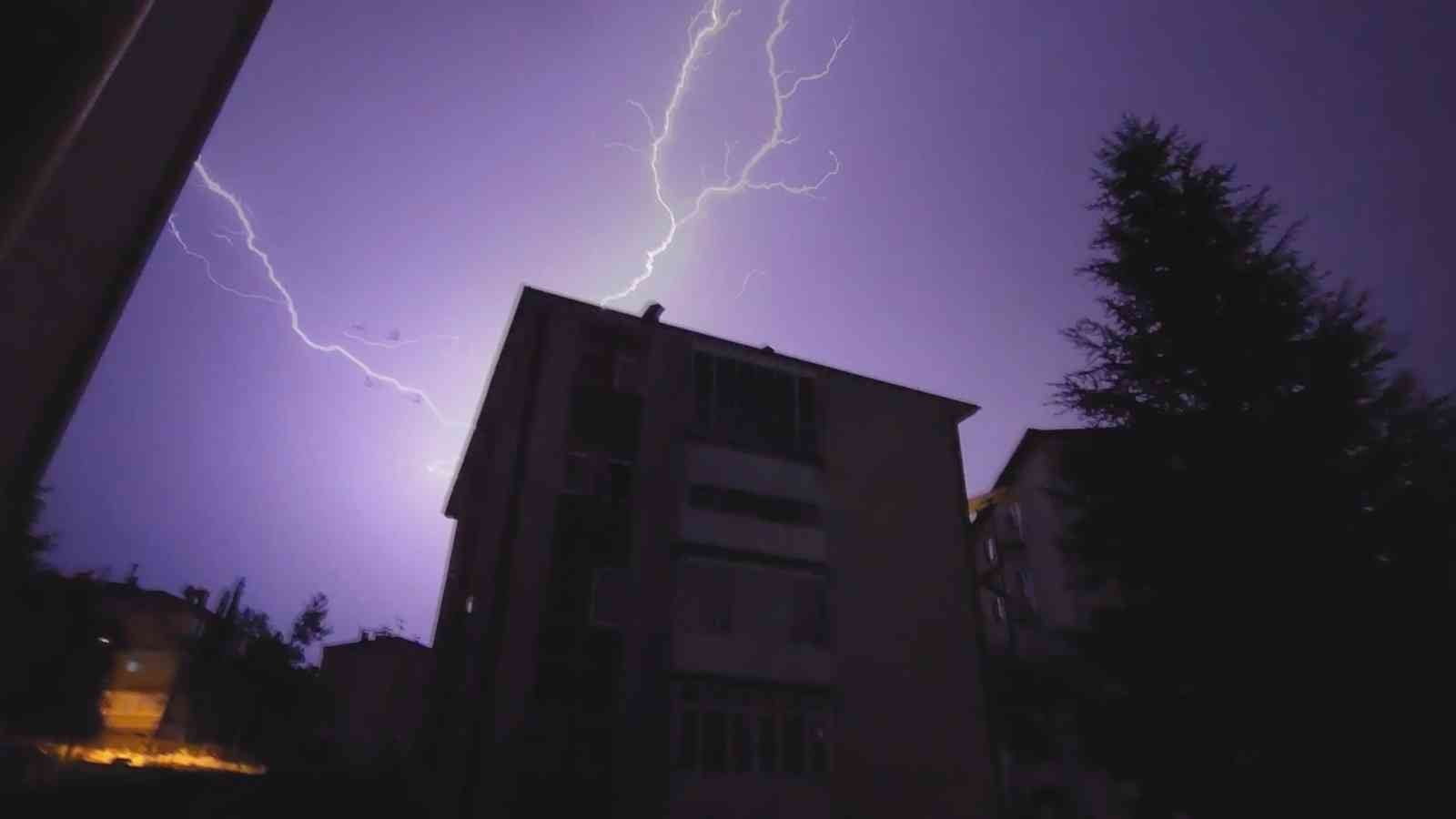 KARABÜK’TE GECE SAATLERİNDEN İTİBAREN ETKİLİ OLAN SAĞANAK YAĞMUR ÖNCESİ GÖK