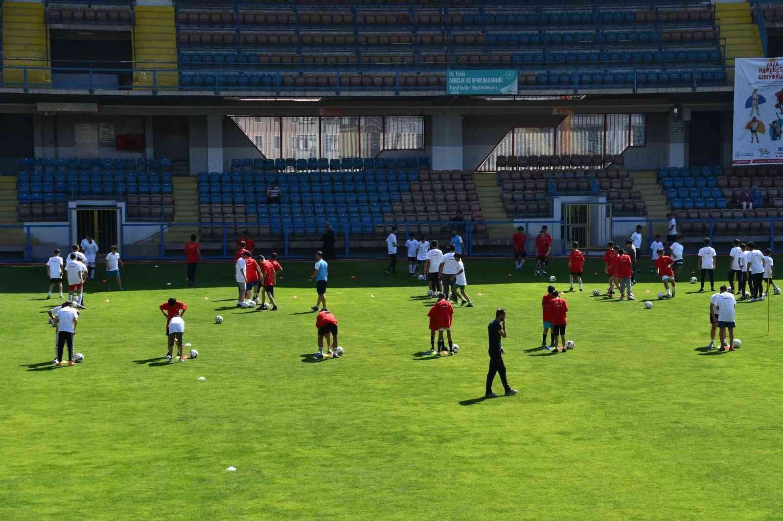 KARABÜK’TE 10 BİN ÜZERİNDE ÇOCUK VE GENCİN BAŞVURDUĞU GSB SPOR