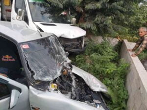 ZONGULDAK’ IN ÇAYCUMA İLÇESİNDE FİLYOS BELDESİNDE OTOMOBİL İŞÇİ SERVİSİ İLE