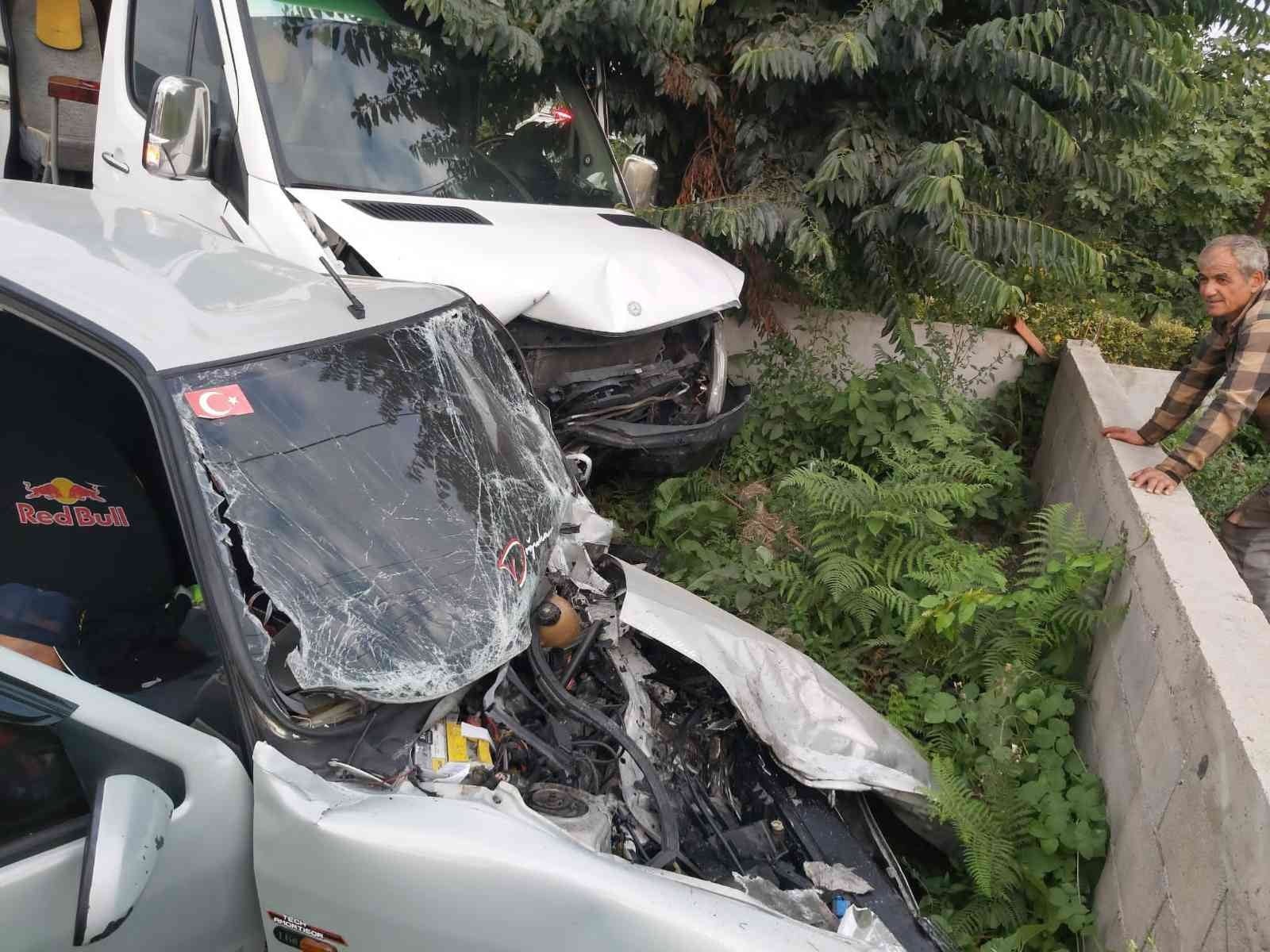 ZONGULDAK’ IN ÇAYCUMA İLÇESİNDE FİLYOS BELDESİNDE OTOMOBİL İŞÇİ SERVİSİ İLE