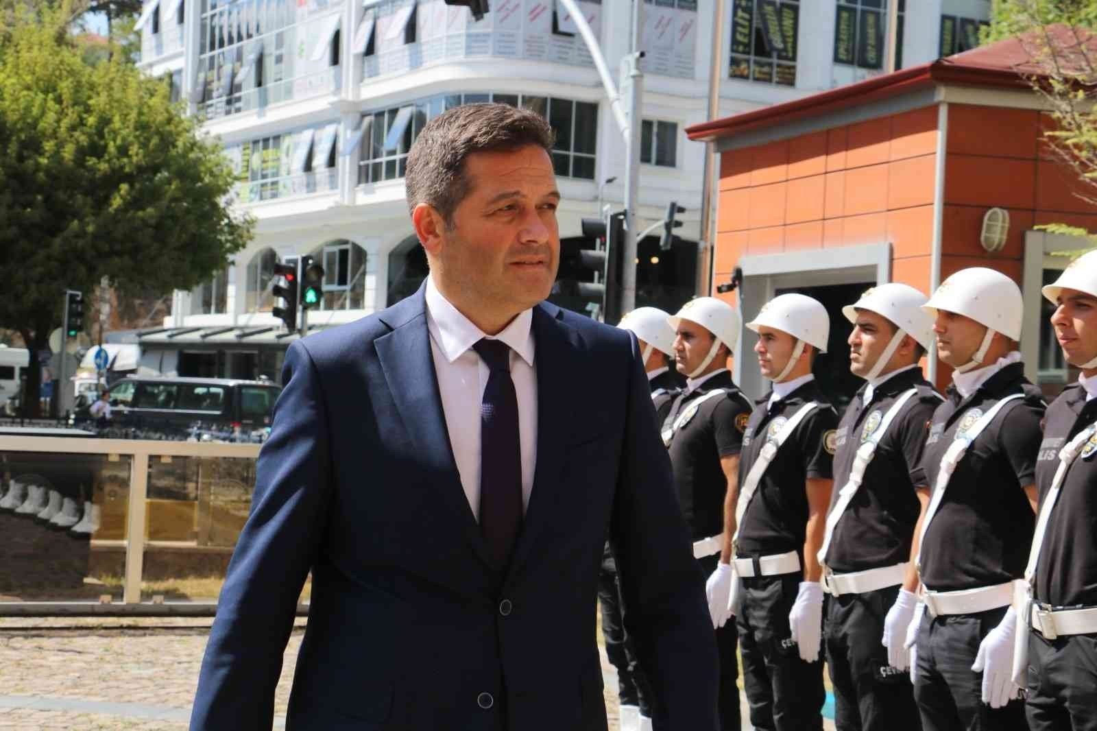 KASTAMONU'YA GELEREK GÖREVE BAŞLAYAN İL EMNİYET MÜDÜRÜ KAYHAN AY, TÖRENLE