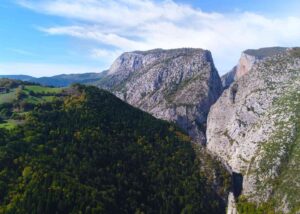 KASTAMONU VALİLİĞİ, PINARBAŞI İLÇESİNDE BULUNAN VALLA KANYONUNDA MAHSUR KALAN 10
