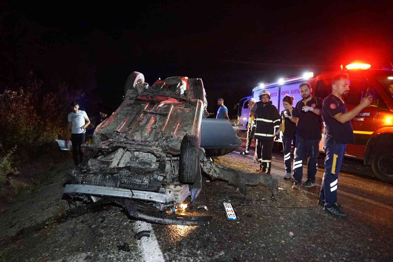 KASTAMONU'DA 4 ARACIN KARIŞTIĞI ZİNCİRLEME TRAFİK KAZASINDA 3 KİŞİ ÖLDÜ,