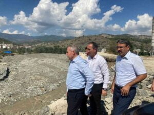 KASTAMONU’NUN HANÖNÜ İLÇESİNDE ÖNCEKİ GÜN YAŞANAN SEL AFETİNDE YIKILAN KÖPRÜLERİN