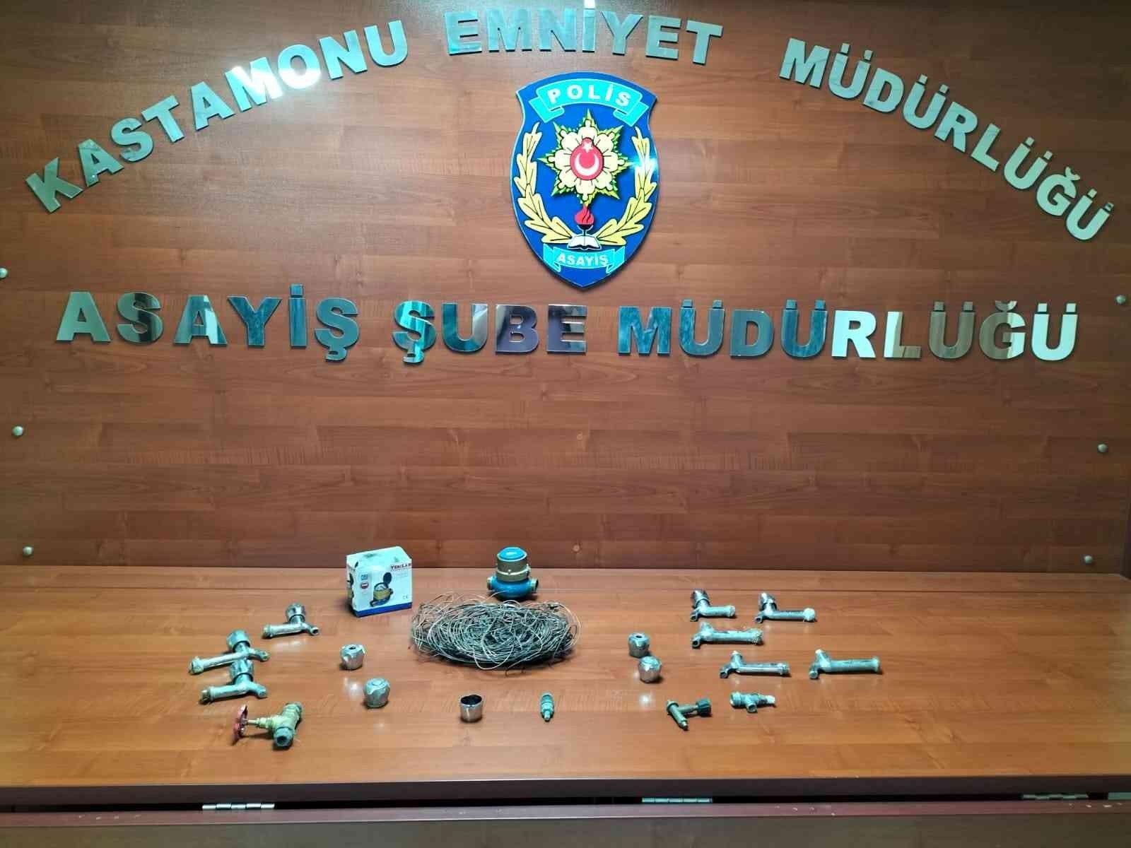 Muslukları Çalan 3 Çocuk Poli̇s Eki̇pleri̇ Tarafından Yakalandı KASTAMONU İL EMNİYET MÜDÜRLÜĞÜ ASAYİŞ ŞUBE MÜDÜRLÜĞÜNCE YÜRÜTÜLEN ÇALIŞMALAR SONUCU