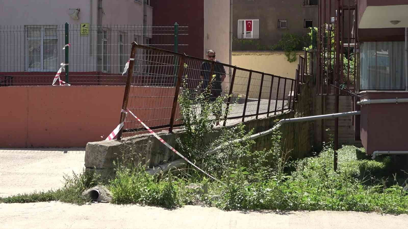 KARABÜK’TE OKUL BAHÇESİ İLE APARTMAN ARASINDA YIKILMA TEHLİKESİYLE KARŞI KARŞIYA