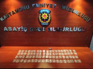 KASTAMONU’DA POLİS EKİPLERİ TARAFINDAN ŞÜPHE ÜZERİNE DURDURULAN BİR ARAÇTA UYUŞTURUCU