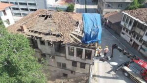 KASTAMONU'DA YIKILMA RİSKİ İLE KARŞI KARŞIYA KALAN VE TEHLİKE ARZ