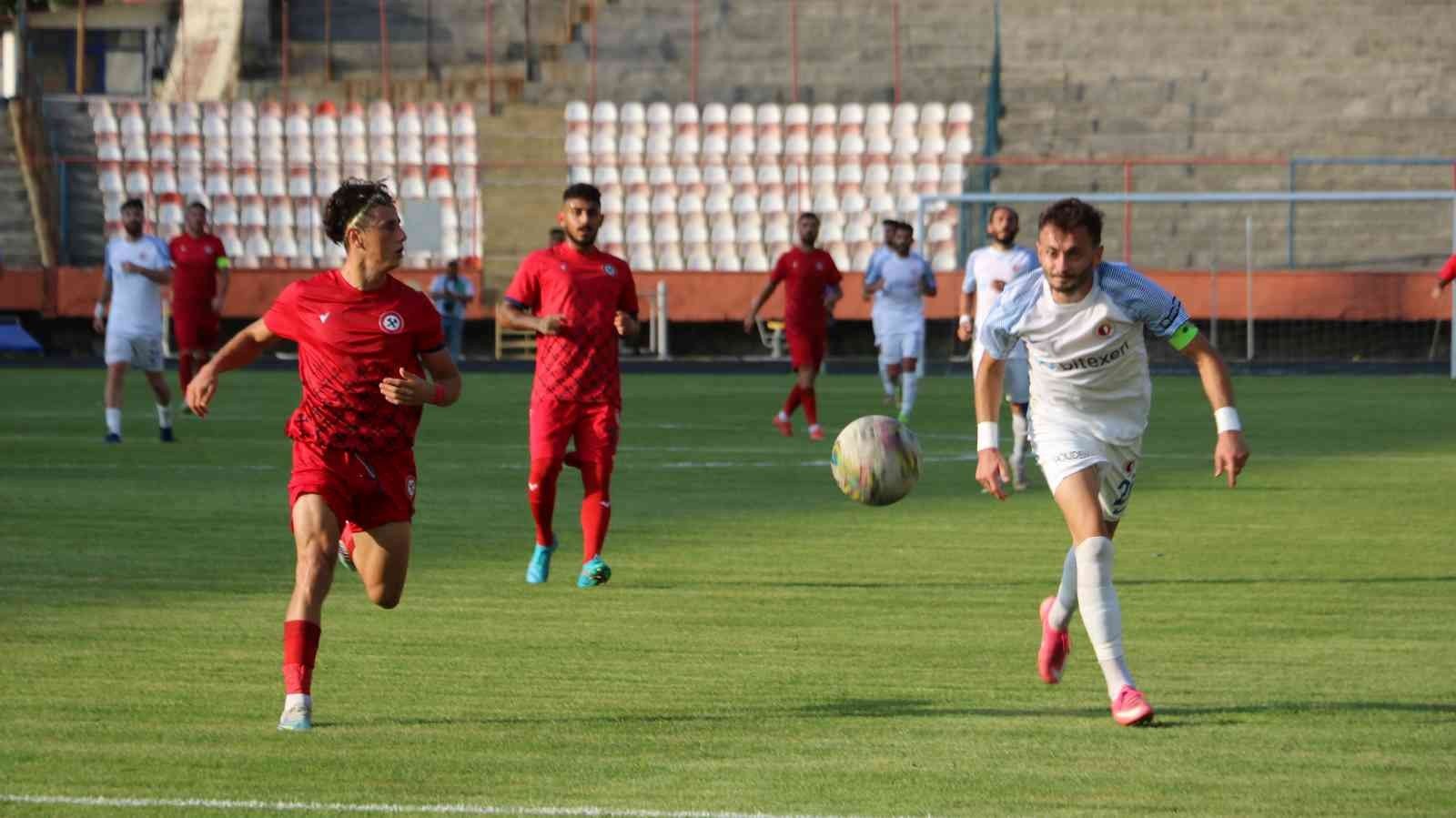 TFF 2. LİG KIRMIZI GRUP BİRİNCİ HAFTADA ZONGULDAK KÖMÜRSPOR KENDİ