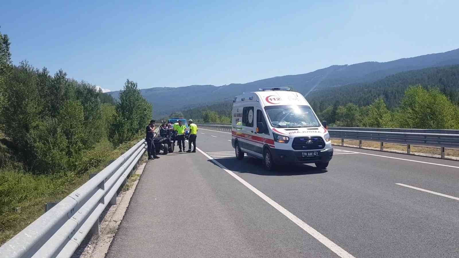 Yan Yatıp Bari̇yere Çarpan Atvni̇n Sürücüsü Ağır Yaralandı KARABÜK’TE SÜRÜCÜSÜNÜN KONTROLÜNDEN ÇIKAN ATV ARACININ YAN YATARAK BARİYERE ÇARPMASI