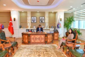 YENİCE’NİN YENİ KAYMAKAMI GİZEM YANDIMATA KARABÜK  VALİSİ FUAT GÜREL’İ